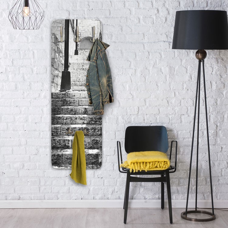 Κρεμάστρα - Καλόγερος Ασπρόμαυρη Εικόνα με Σκάλες