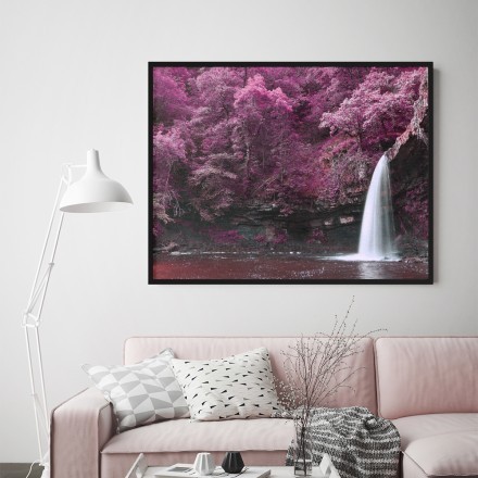 Καταρράκτης με φόντο ροζ Δέντρα