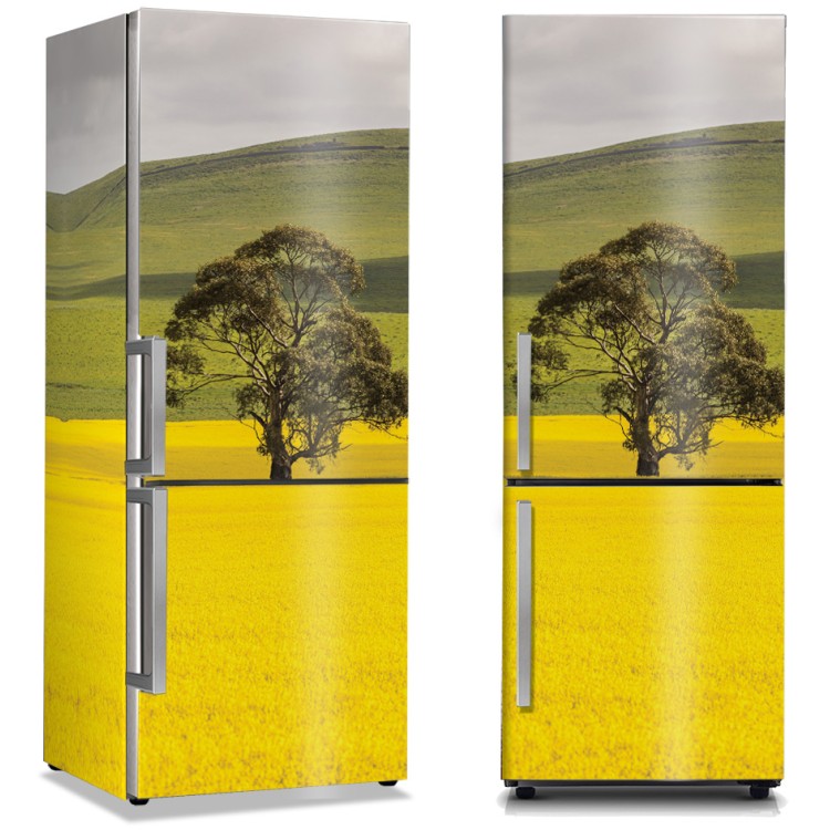 Αυτοκόλλητο Ψυγείου Δέντρο στο κίτρινο λιβάδι
