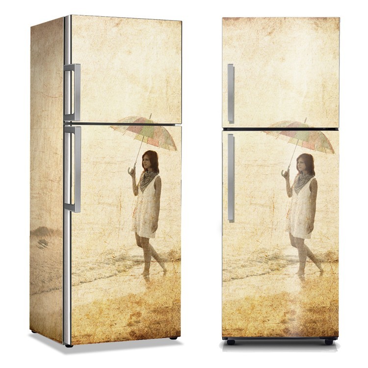 Αυτοκόλλητο Ψυγείου Κοπέλα στην ακτή