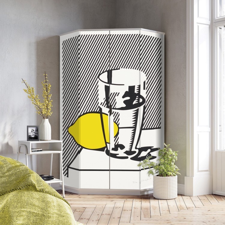Αυτοκόλλητο Ντουλάπας Glass and lemon in a mirror
