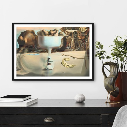 Apparition of face and fruit dish on a beach Bright