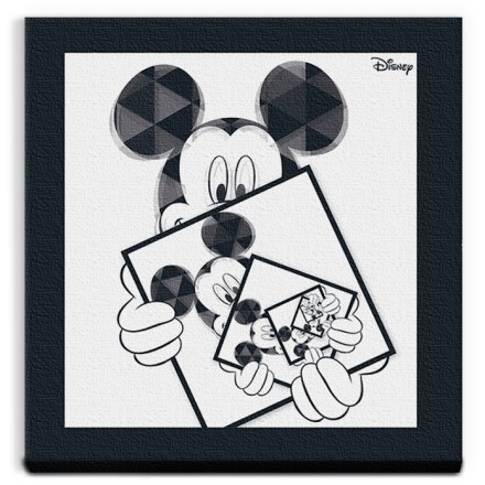 Mickey Mouse in a illusion!!