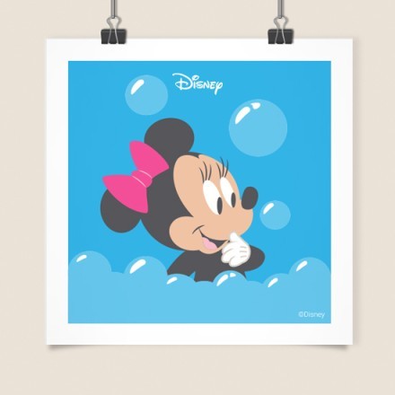 Η Minnie Mouse κάνει μπάνιο