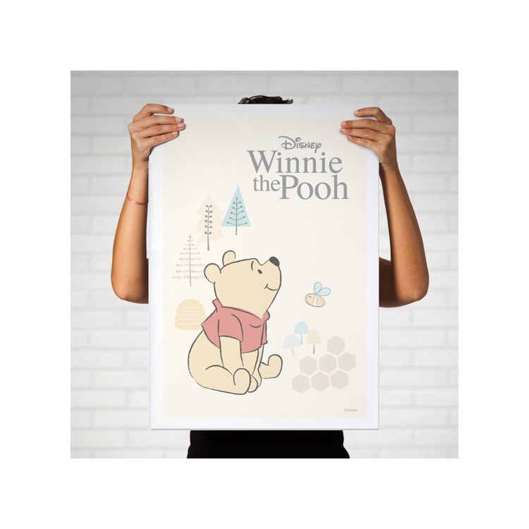 Πόστερ Ο Winnie the Pooh παίζει με τις μελισσούλες!