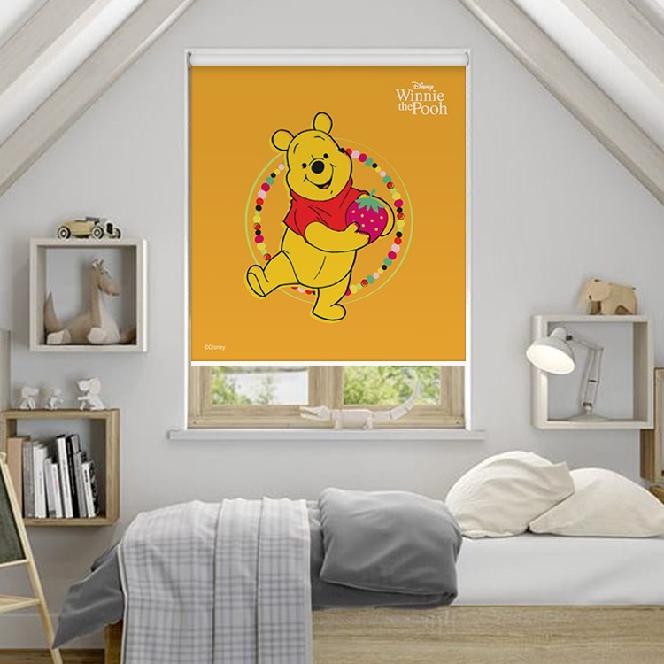 Ρολοκουρτίνα - Ρόλερ Σκίασης Winnie the Pooh με φράουλα στο χέρι