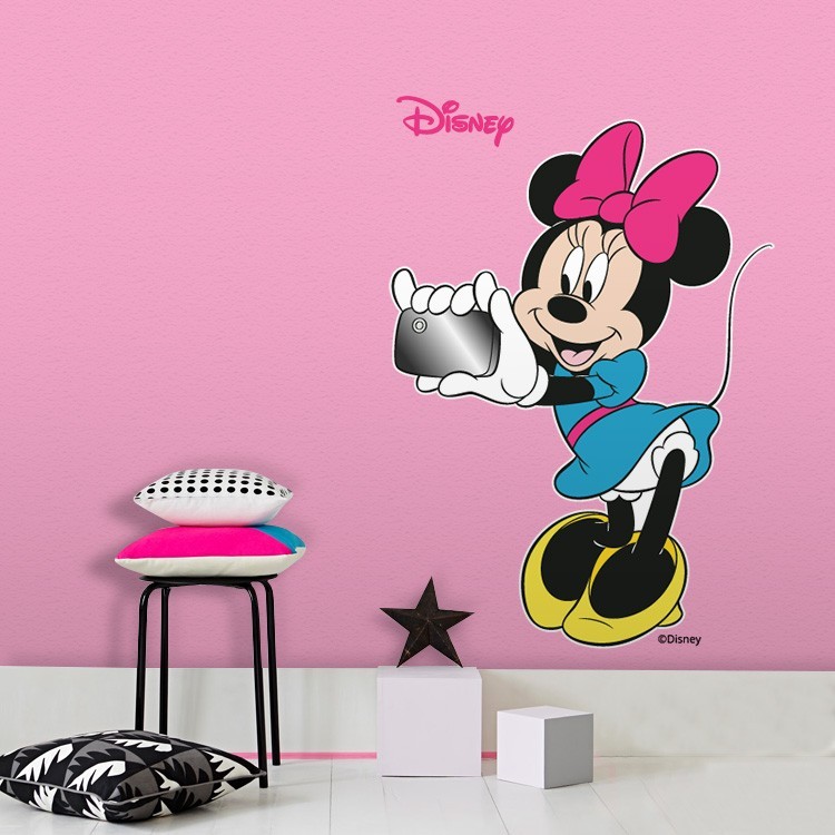 Αυτοκόλλητο Τοίχου Minnie Mouse with her mobile phone