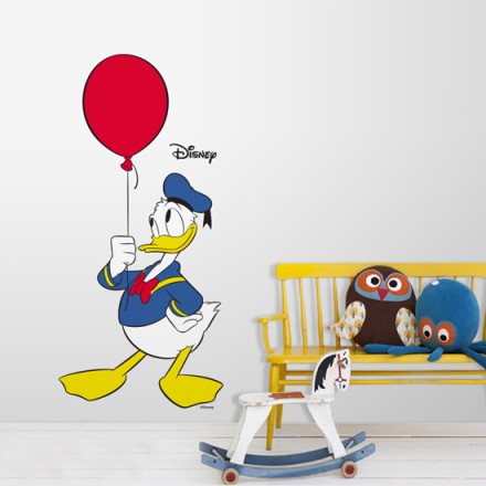 Donald Duck with his balloon