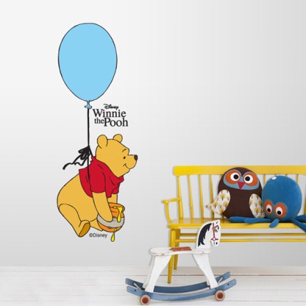 Ο Winnie the Pooh μαζί με το μπαλόνι του! Αυτοκόλλητο Τοίχου