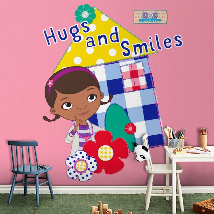 Ταπετσαρία Τοίχου Hugs and smiles, Doc mc Stuffins