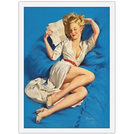 Pin up γυναίκα ξαπλωμένη σε μπλε φόντο