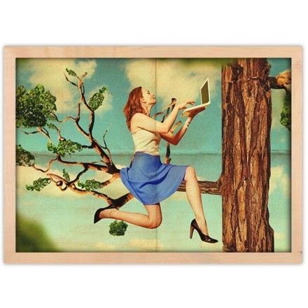 Κορίτσι σε ένα δέντρο