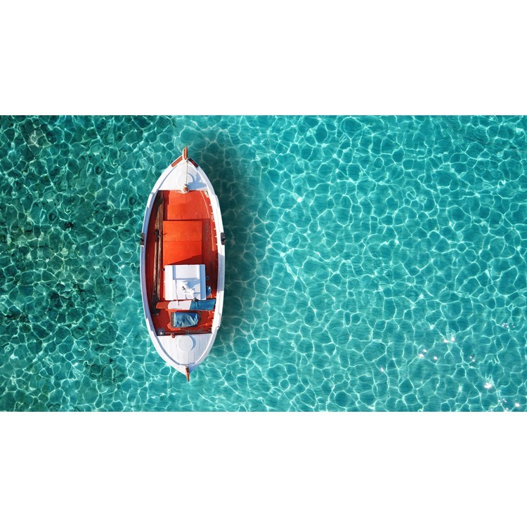  Αεροφωτογραφία παραδοσιακής βάρκας στην θάλασσα της Μυκόνου