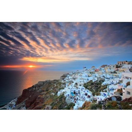 Ηλιοβασίλεμα στην Οία της Σαντορίνης