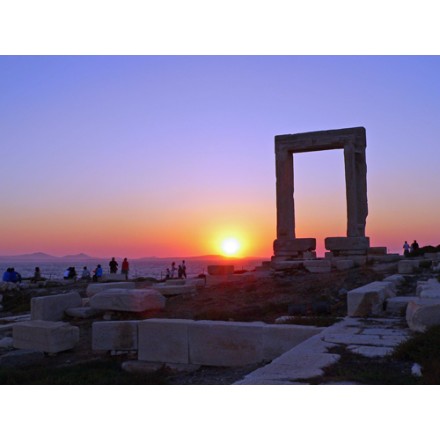 Η αψίδα της Νάξου στο ηλιοβασίλεμα
