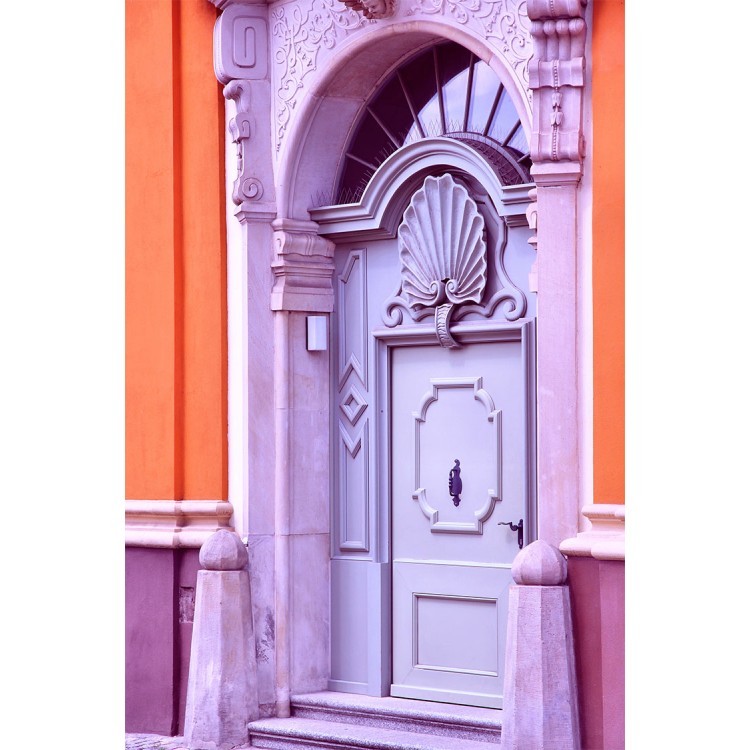  Μοβ πόρτα