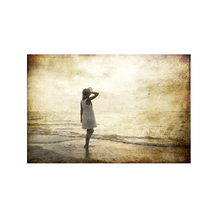  Κορίτσι με καπέλο στην παραλία