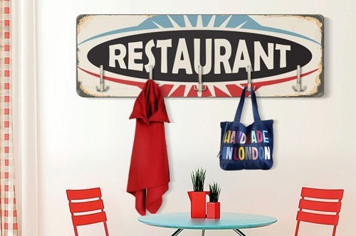 Κρεμάστρες και Καλόγεροι