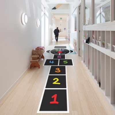 Houseart - ΣΗΜΑΝΤΙΚΟ: Σε περίπτωση διαφοράς τιμής από το κατάστημα ισχύει παντα και μόνο η τιμή του καταστήματος Κλόουν κουτσό, Κουτσό, Αυτοκόλλητα δαπεδου, 130 x 352 ε