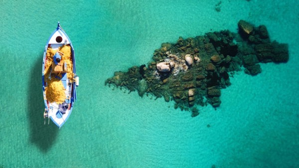 Διάσημη τυρκουάζ παραλία Ψαρού - Μύκονος, Κυκλάδες