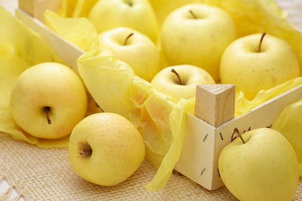 Κίτρινα μήλα