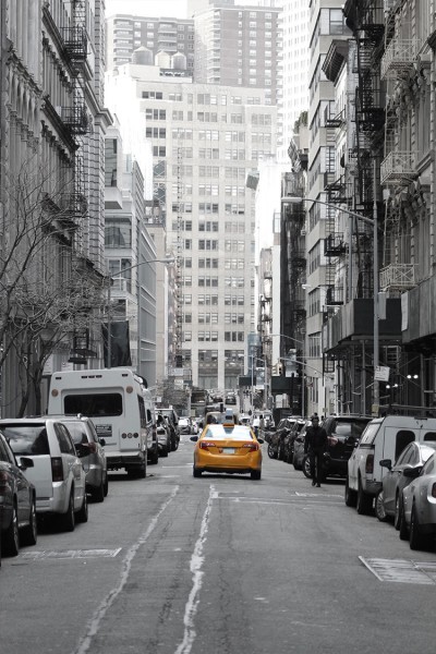 Κίτρινο ταξί σε δρόμο της Νέα Υόρκης