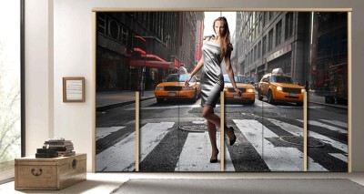 Houseart Γυναίκα με αστικό φόντο, Πόλεις - Ταξίδια, Αυτοκόλλητα ντουλάπας, 100 x 100 εκ.