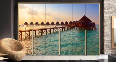 Βίλες πάνω στη θάλασσα κατά το ηλιοβασίλεμα Πόλεις – Ταξίδια Αυτοκόλλητα ντουλάπας 65 x 185 cm (12305)