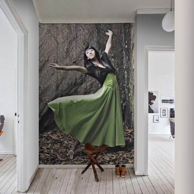 Γυναίκα χορεύει μέσα στη φύση Σπορ Ταπετσαρίες Τοίχου 121 x 80 cm (21595)
