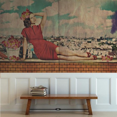 Houseart Νεαρή γυναίκα με κόκκινο φόρεμα στη στέγη, Vintage, Ταπετσαρίες Τοίχου, 120 x 81 εκ.