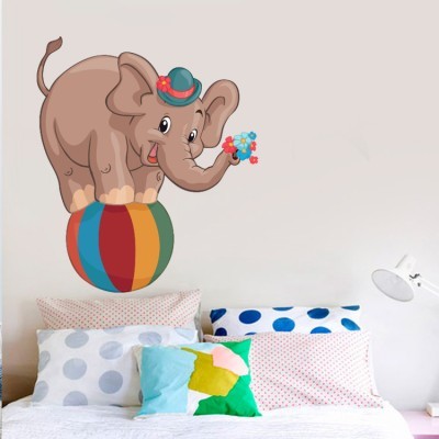 Ελεφαντάκι πάνω σε μπάλα Παιδικά Αυτοκόλλητα τοίχου 60 x 50 cm (7652)